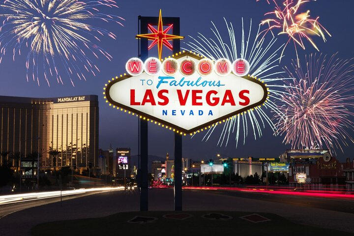 Winter Wonders of Vegas: A Private Festive Stroll - Photo 1 of 6